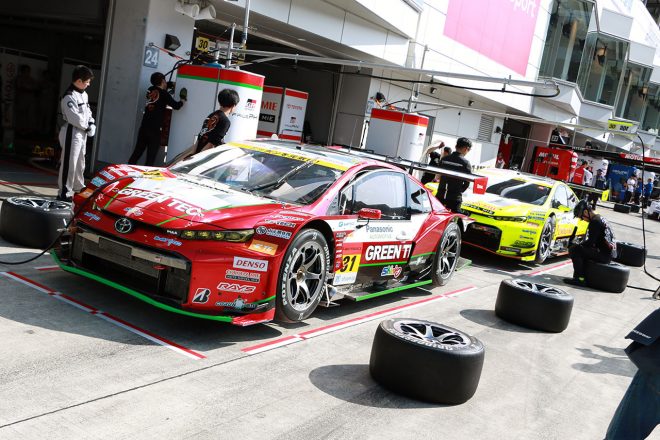 TOYOTA GR SPORTS PRIUS PHV apr GT