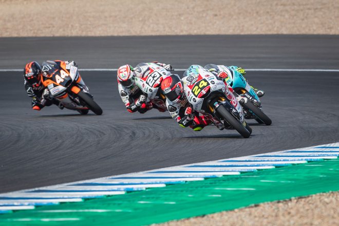 鈴木は序盤から何度もトップを奪い、最後まで優勝争いを展開した