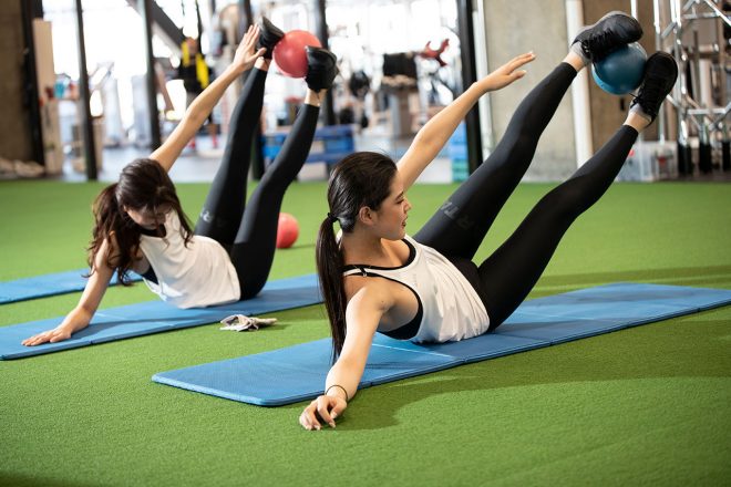 トレーニングを受けるARTA GALSのメンバーたち