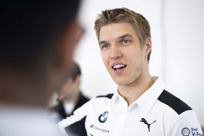 82号車BMWをドライブするジェシー・クローン