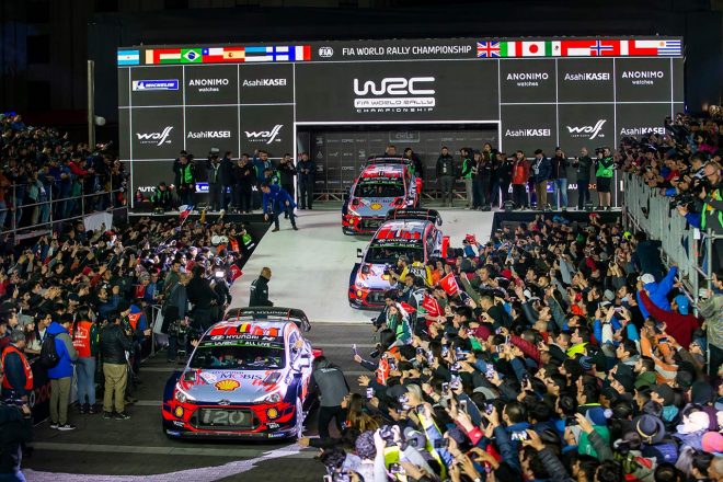 コンセプシオンの独立広場で行われたセレモニアルスタートの様子