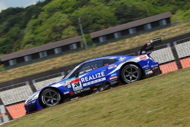 オートポリスを走るMOTUL AUTECH GT-R