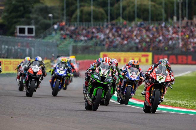 レイは好スタートを切り、オープニングラップでデイビスを交わしてトップに浮上する