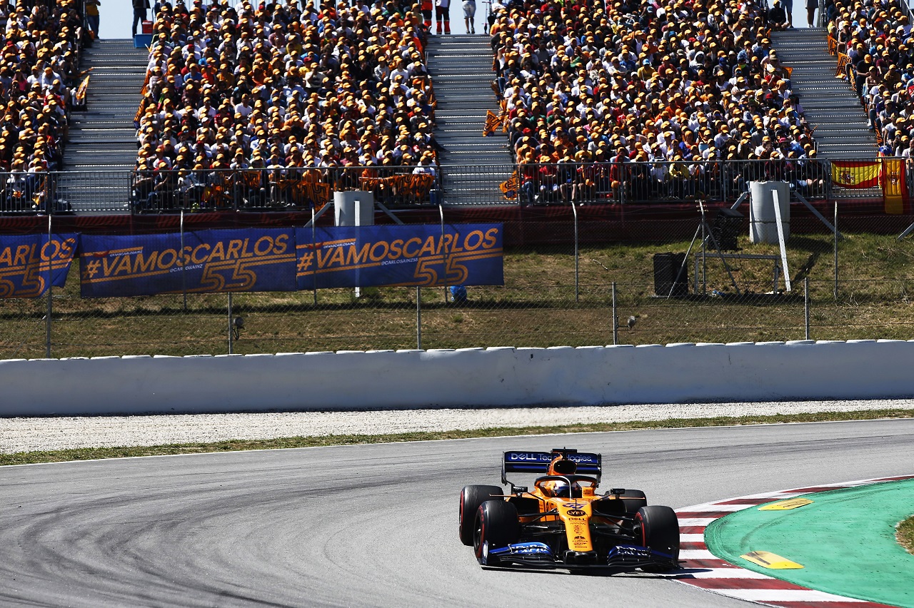 2019年F1第5戦スペインGP　カルロス・サインツJr.（マクラーレン）を応援するスペインのファンたち