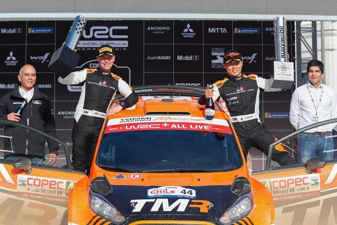 WRC第6戦チリのセレモニーに登場した勝田貴元とコドライバーのダニエル・バリット