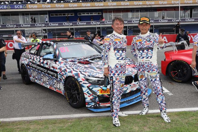 第4戦タイでシーズン3勝目を挙げたBMW Team Studieの木下隆之と砂子塾長