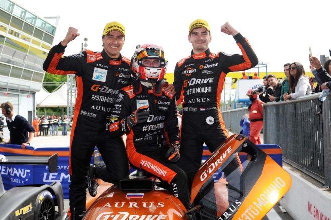 今季初勝利を喜ぶロマン・ルシノフ、ノルマン・ネート、ヨブ・バン・ウイタート