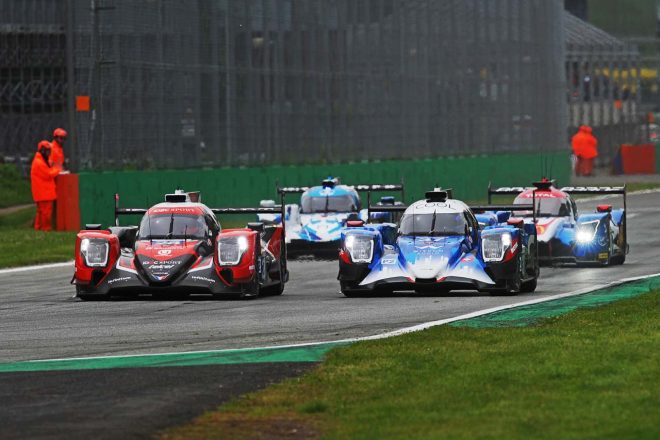 2位となった28号車オレカ07・ギブソン（左）とポールポジションを獲得したクール・レーシングの37号車オレカ（右）