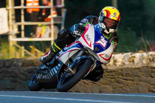 チームミライのライダーを務めるイアン・ロッカー