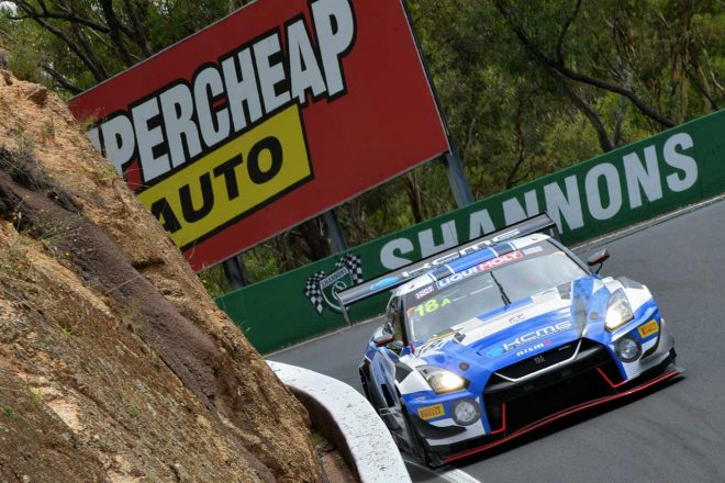 マウントパノラマはコース幅が狭く、岩肌がむき出しになっている区間もあり、難コースとして知られる