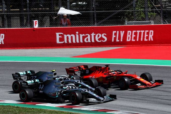 スタートではあやうくボッタスさんがサンドイッチに。