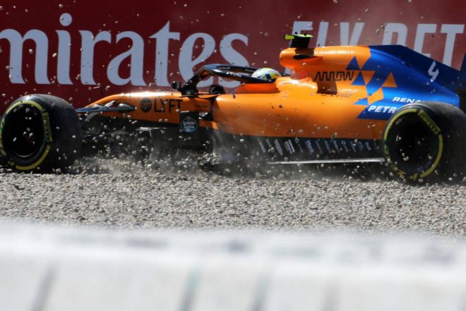 ストロールと絡んでしまったランド・ノリス(マクラーレン)