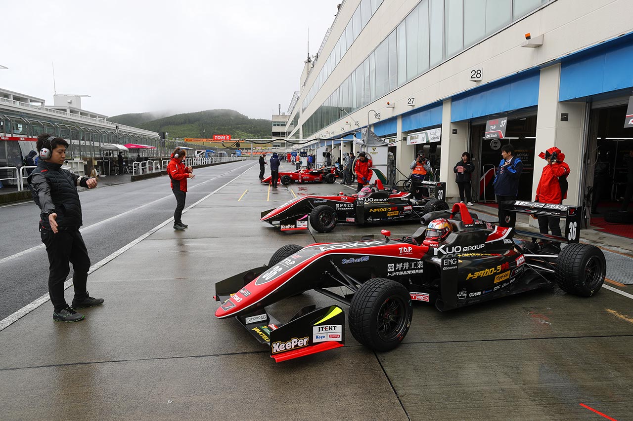 宮田莉朋（カローラ中京 Kuo TOM'S F317）