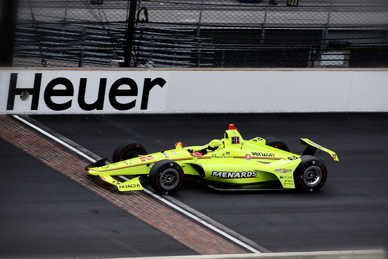 初めてのインディ500ポールポジションを獲得したシモン・パジェノー（チーム・ペンスキー）