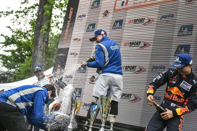 事故後、ビリー・モンガーがレースで優勝したのは今回が初めて