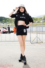 綾瀬まお ARTA GALS 2019年/スーパーGTの写真①