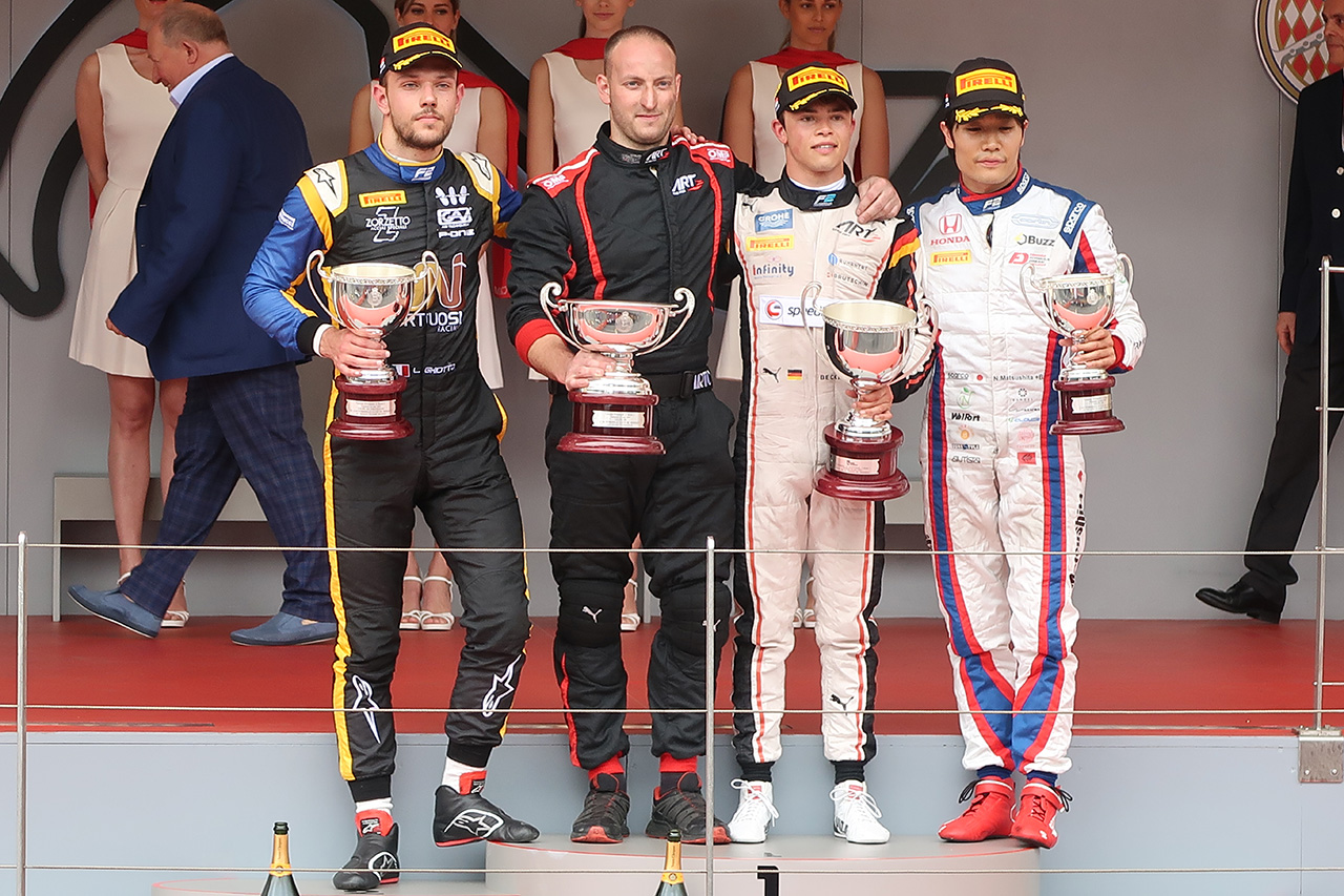 FIA-F2第4戦モナコ レース1　ニック・デ・フリース（ART）, ルカ・ギオット（ユニヴィルトゥオーシ）, 松下信治（カーリン）