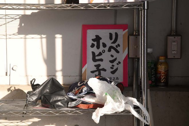 ピット内には“リベンジホピ子”のパネルも