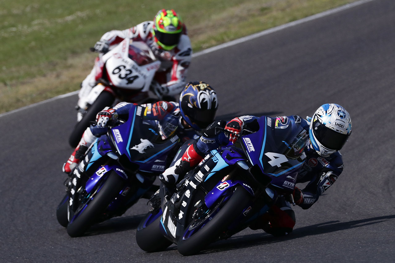 野左根を先頭とした序盤の2番手争い