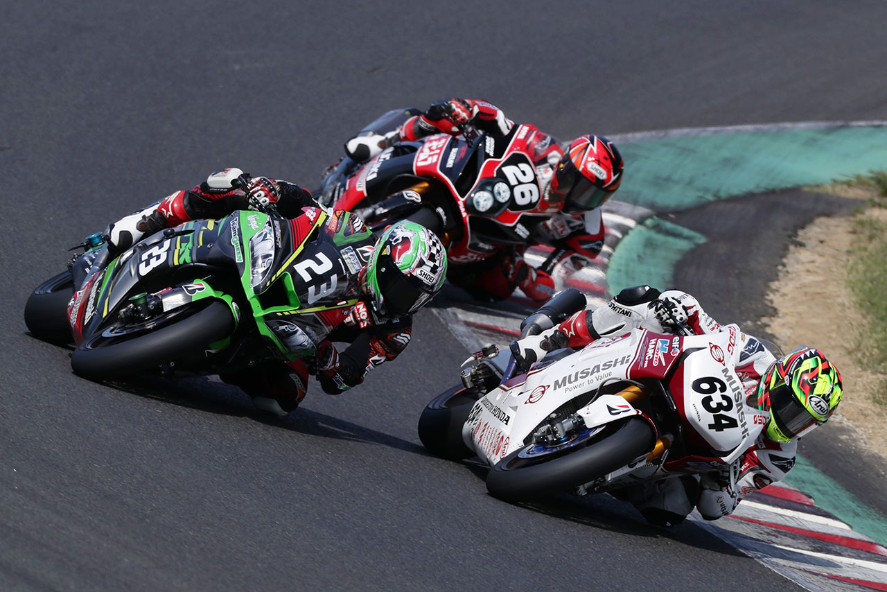 水野涼、渡辺一馬、渡辺一樹による終盤の4番手争い