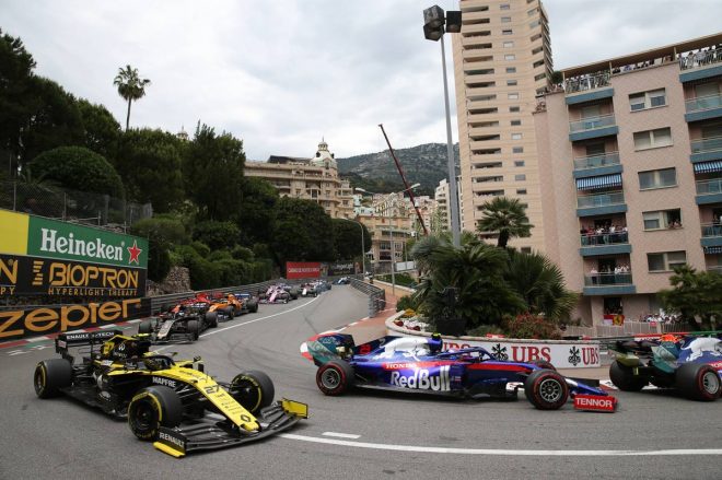 2019年F1第6戦モナコGP　ニコ・ヒュルケンベルグ、アレクサンダー・アルボン