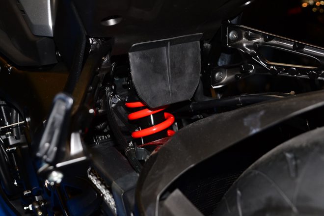 リヤショックは63mmのストロークを確保。プリロードの調整が可能