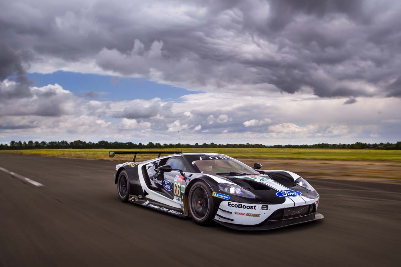 シェイクダウンを行った66号車フォードGT