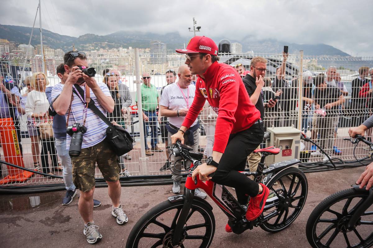 予選後にはアルファロメオの担当エンジニアに詰め寄っていたルクレールさん