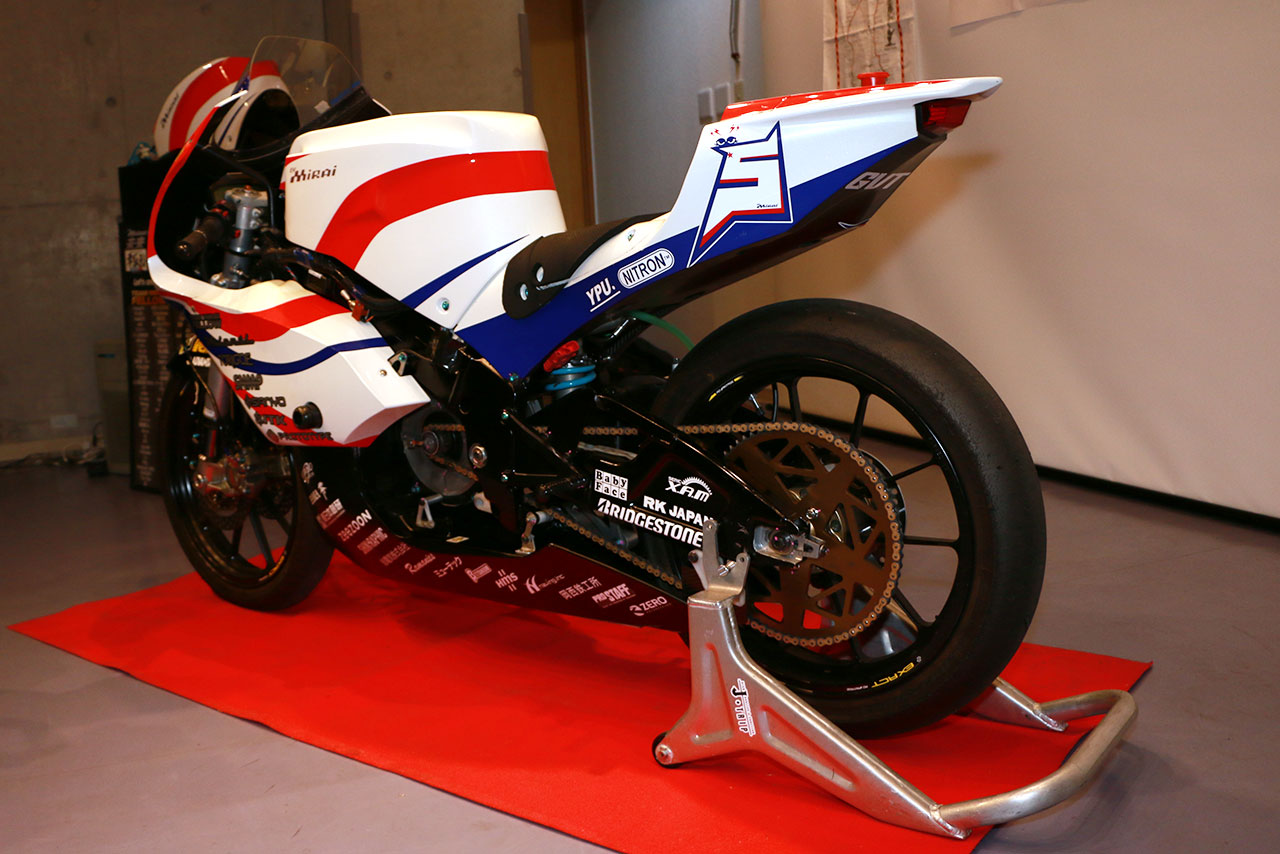 ステップはベビーフェイス製。ステップも設計しベビーフェイスに削ってもらったワンオフパーツになる。