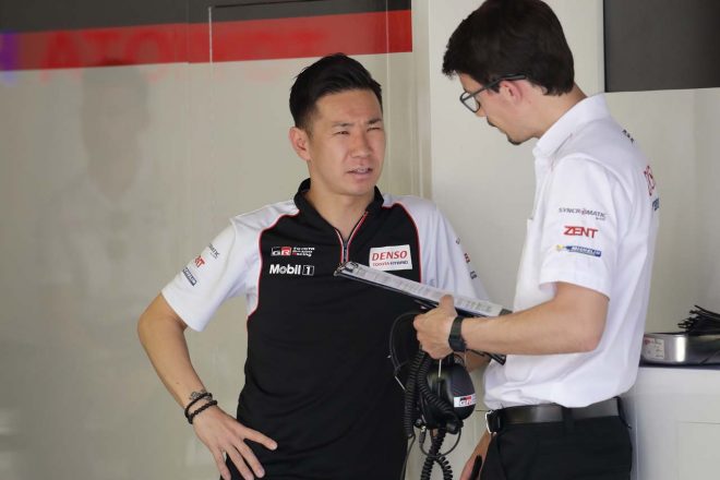 7号車をドライブする小林可夢偉