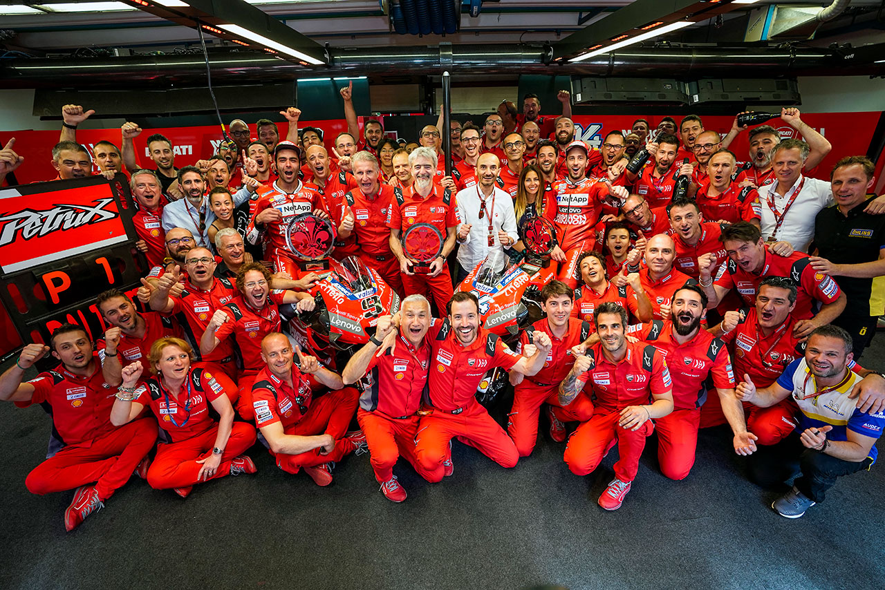 MotoGP第6戦イタリアGPで優勝したダニロ・ペトルッチと3位表彰台のアンドレア・ドヴィツィオーゾ