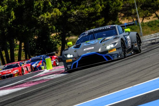 惜しくも表彰台争いに破れたRモータースポーツの76号車アストンマーティン・バンテージGT3