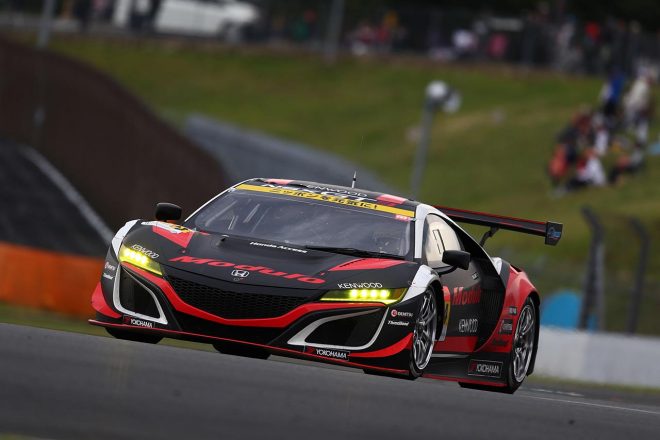 富士スピードウェイを走るModulo KENWOOD NSX GT3