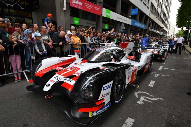 リパブリック広場に向かう7号車トヨタTS050ハイブリッド