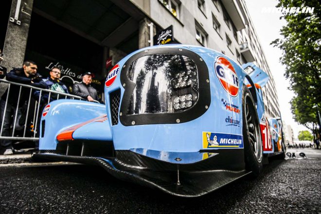 出目金のように前方につきだしたBRエンジニアリングBR1のフロントフェンダー