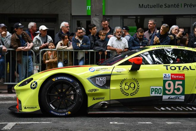 アストンマーティン・レーシングの95号車アストンマーティン・バンテージAMR。ドア部の59というナンバーは同ブランドのル・マン初優勝年、1959年を意味する