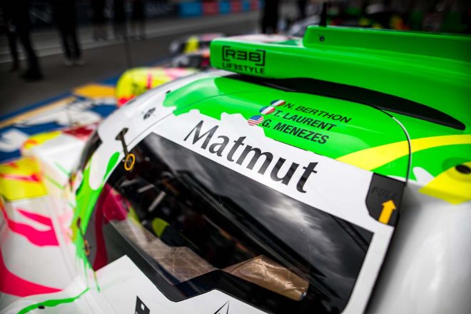 ド派手なニューカラーをまとった3号車レベリオンR13・ギブソン