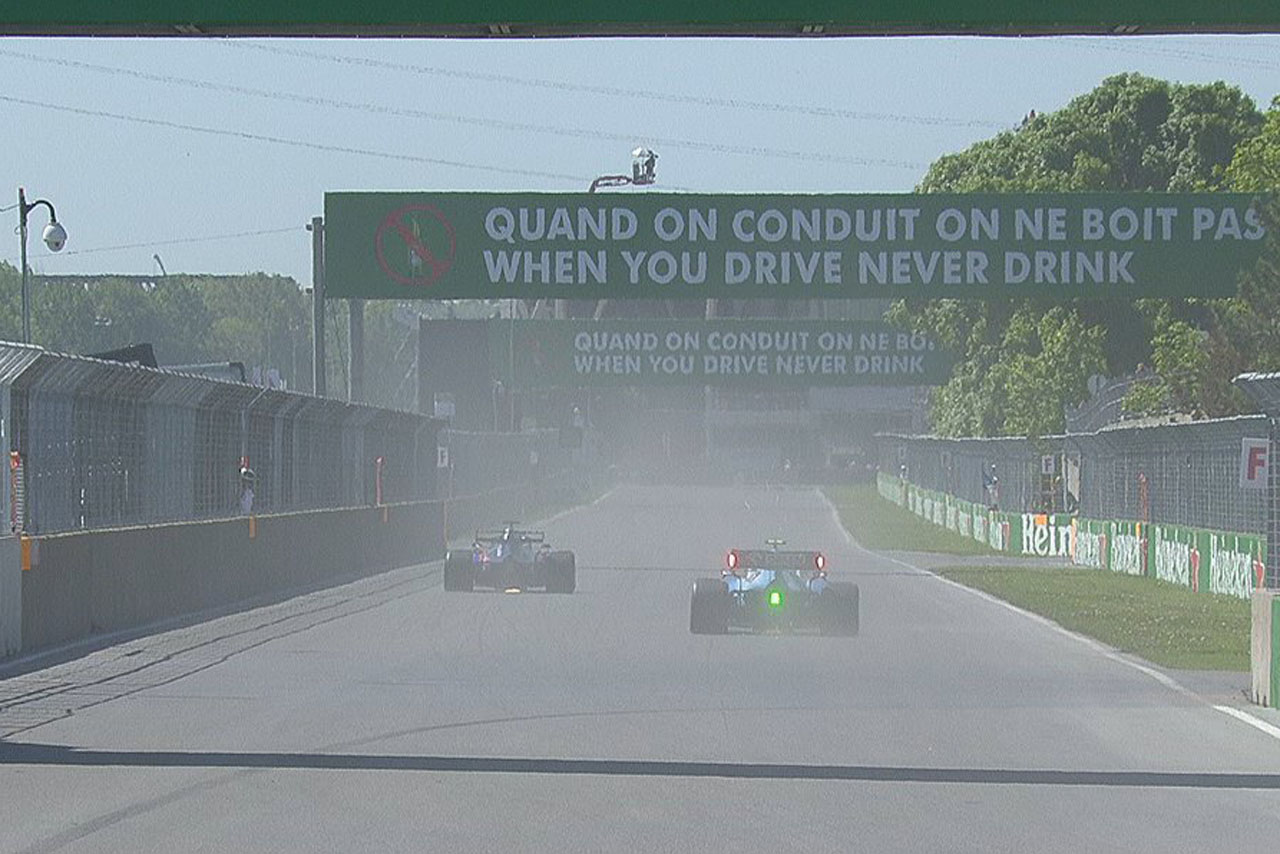 フリー走行1はフェルスタッペンが「コースがダスティーすぎる」と無線するほど