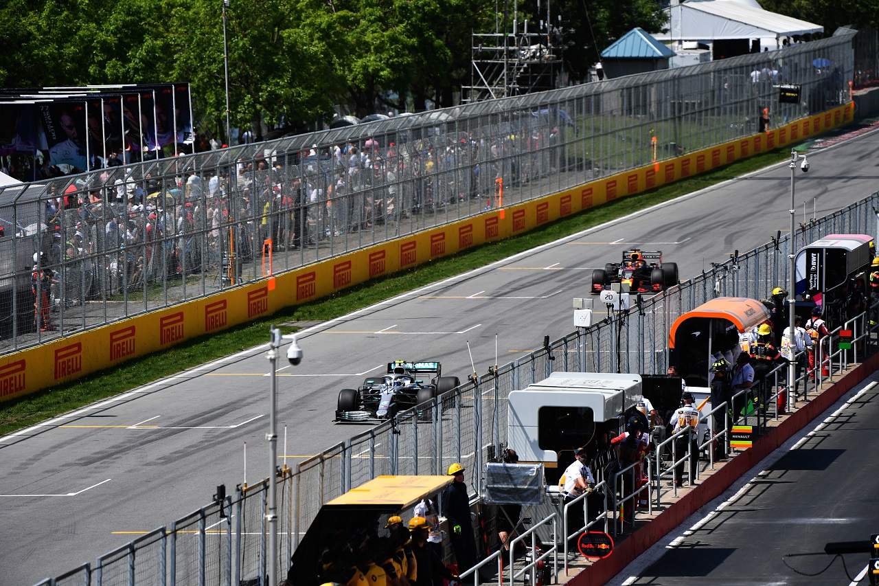2019年F1第7戦カナダGP　バルテリ・ボッタス（メルセデス）とマックス・フェルスタッペン（レッドブル・ホンダ）