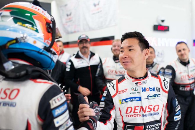 ポールポジション獲得に笑顔をみせた小林可夢偉