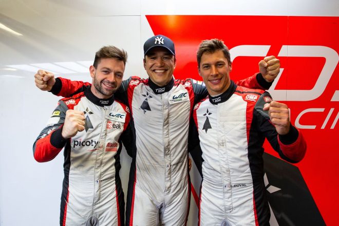 繰り上がりでポールを獲得したTDSレーシングの（左から）マシュー・バキシビエール、フランソワ・ペロード、ロイック・デュバル