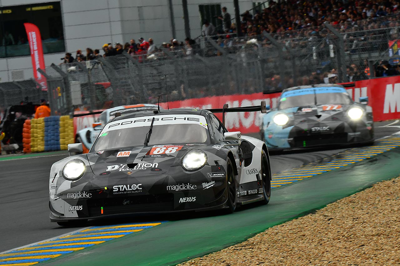 デンプシー・プロトン・レーシングの88号車ポルシェと77号車ポルシェ