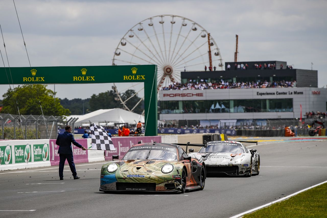 チーム・プロジェクト1の56号車ポルシェ911 RSR