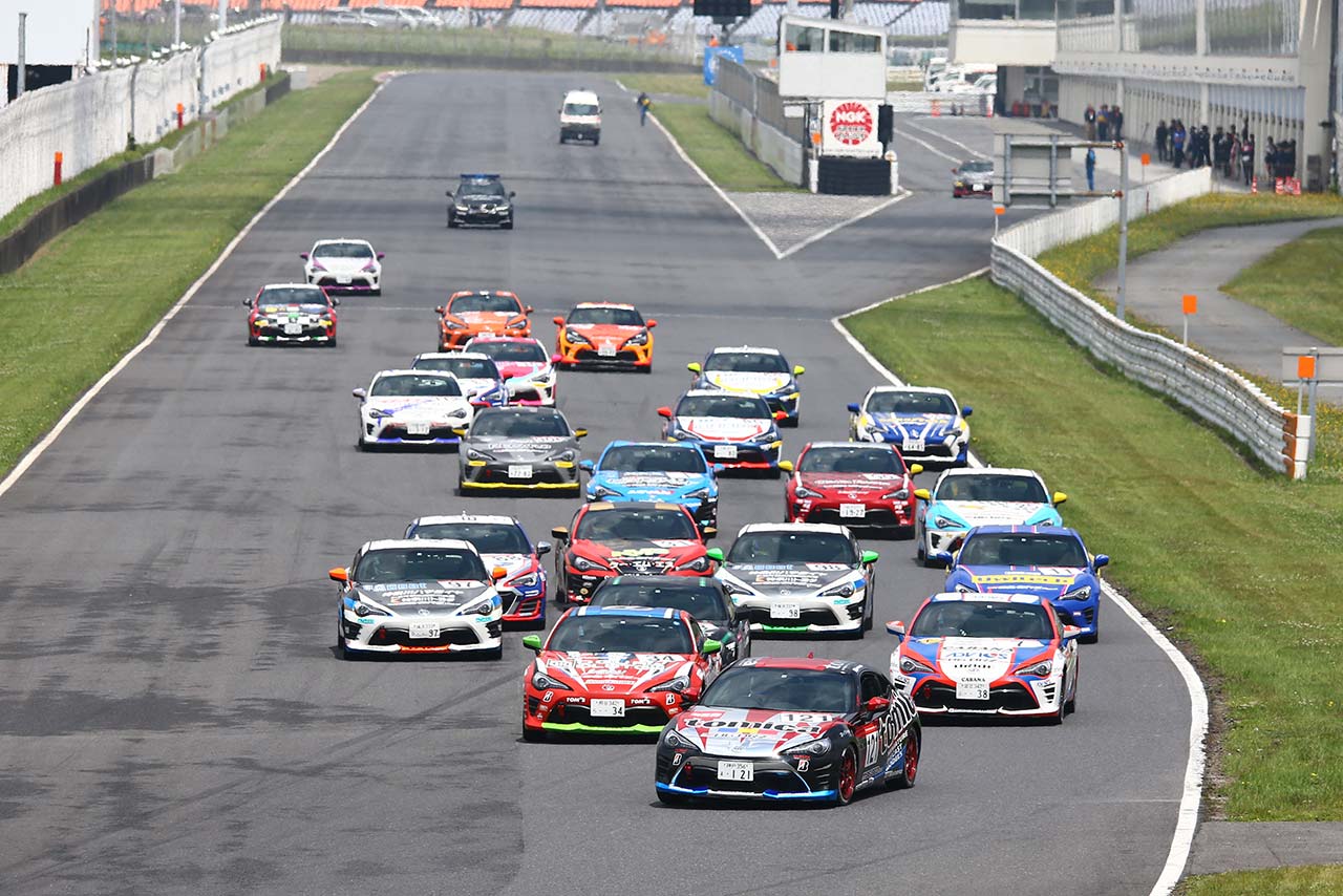 日曜ヒート2はウエットパッチも残るドライコンディションとなった