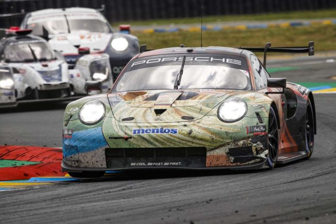 クラス2位から繰り上がりでとGTE Amウイナーとなったチーム・プロジェクト1の56号車ポルシェ911 RSR