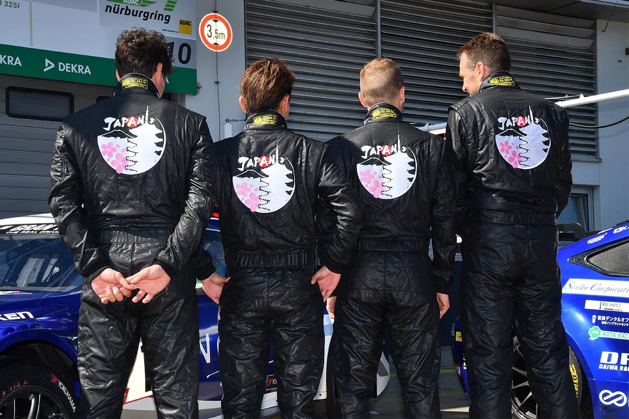 レーシングプロジェクトバンドウ×NOVELのレクサスRC F GT3とドライバーたちの背中には、日本らしさを強調した絵柄が。