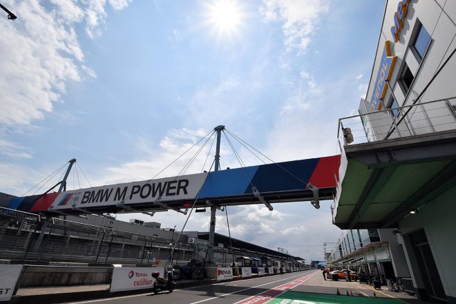 ニュルブルクリンク24時間に向けて準備が進むサーキット