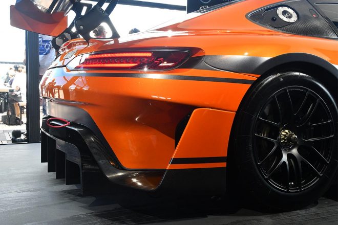 新型メルセデスAMG GT3のリヤビュー。これまでの造形とは大きく異なる。