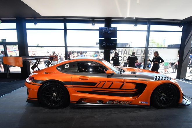 新型メルセデスAMG GT3のサイドビュー。