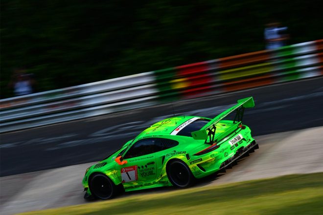 序盤トップ争いを展開した1号車ポルシェ911 GT3 R